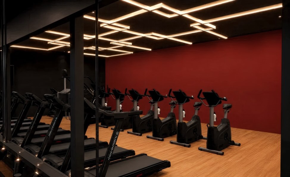 Área de cardio com esteiras e bikes na nova unidade BRAVES